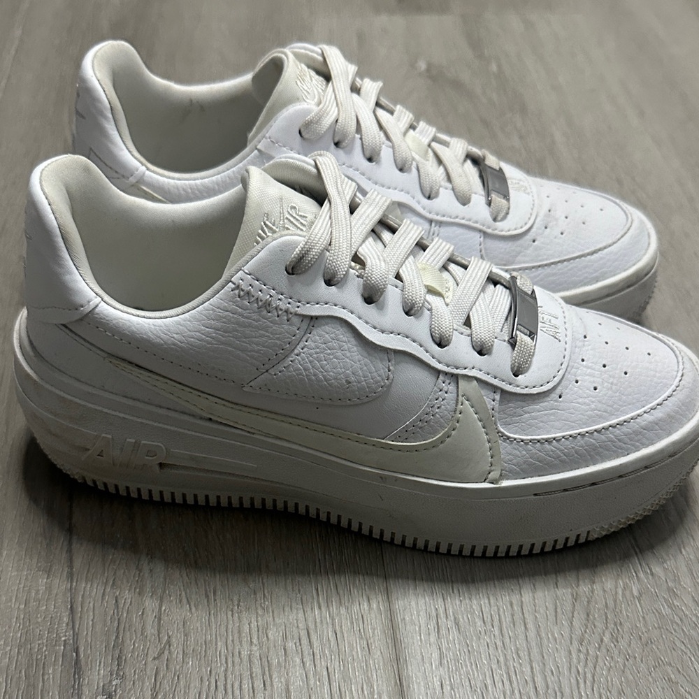 Nike Air Force 1 Low White Sneakers kids size 5 - Picture 2 of 12